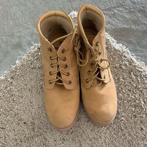 Women’s hiking boots